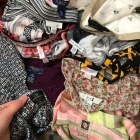 5 POUND NOT MYSTERY RESELLER CLOTHING LOT SURPRISE INVENTORY BOX 5-10 Items XS-L - Picture 11 of 14